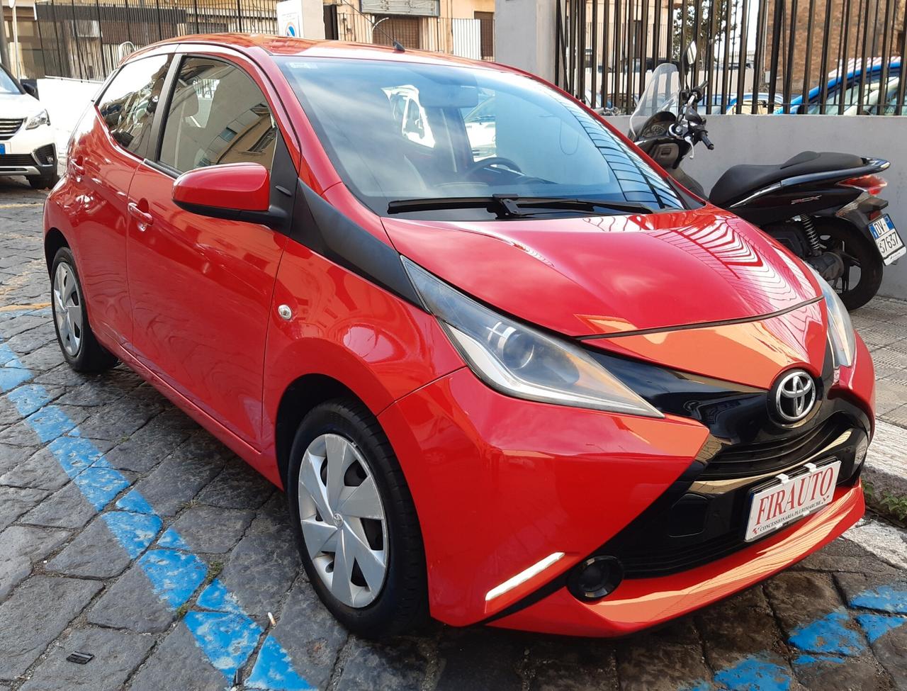 Toyota Aygo 1.0 VVT-i 69 CV 5 porte x-play