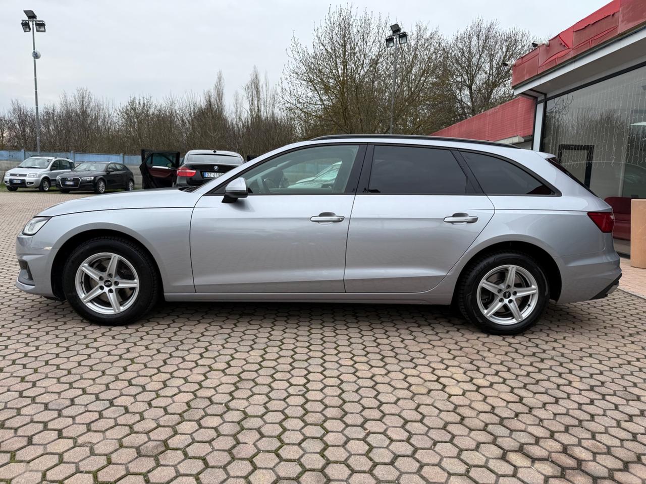 Audi A4 Avant 30 TDI/136 CV S tronic