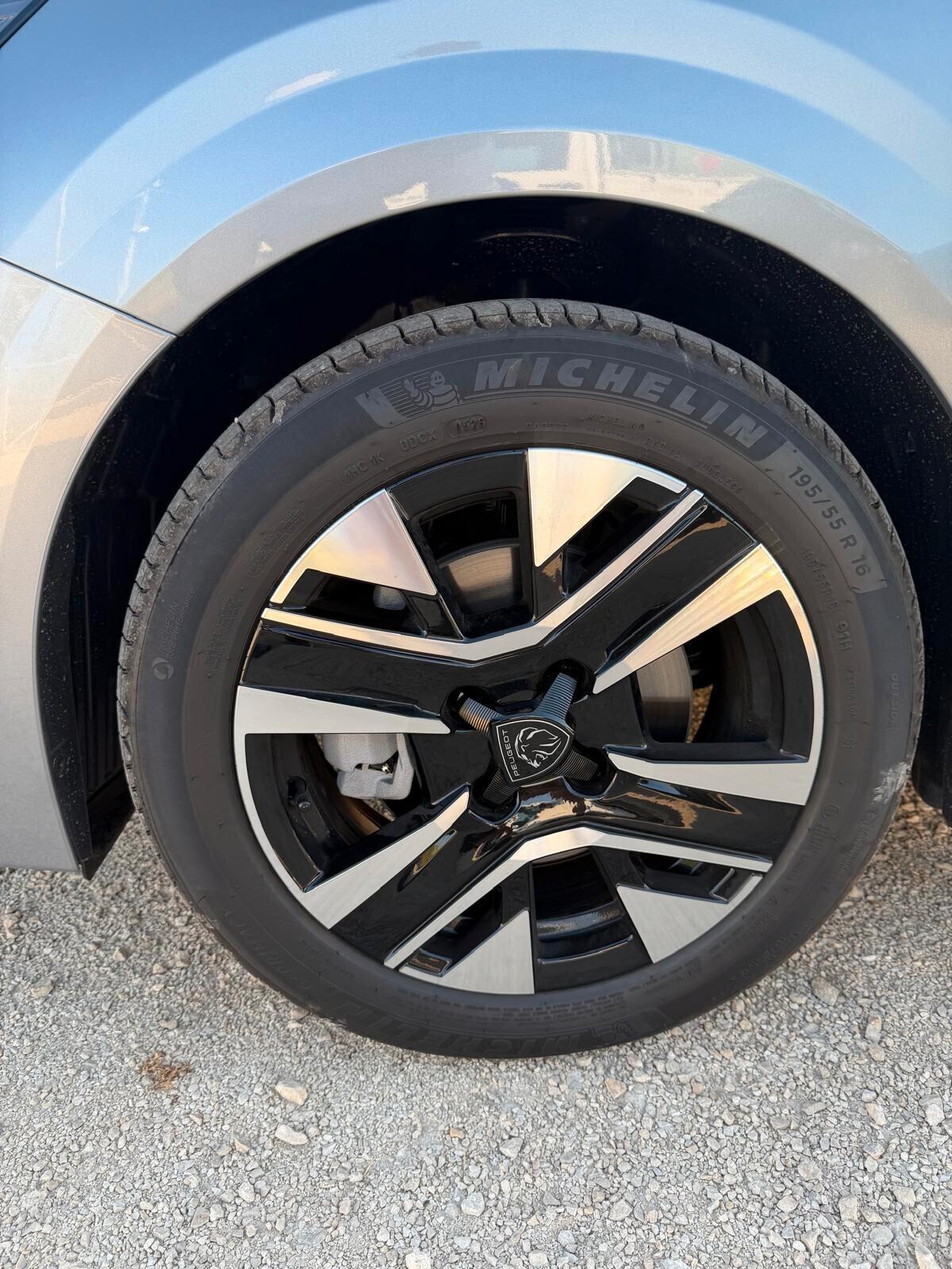 Peugeot 208 1.2 100cv ok neopatentati