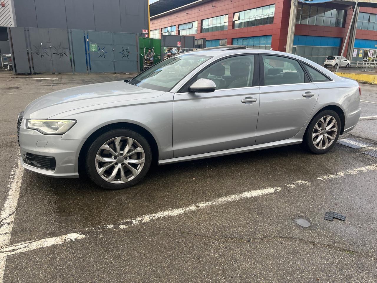 Audi A6 3.0 TDI 272 CV quattro S tronic Business 284.000 KM
