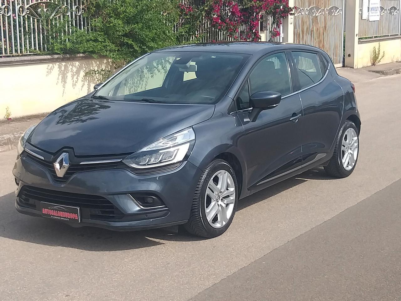 Renault Clio dCi 8V 75 CV Start&Stop 5 porte moschino Duel