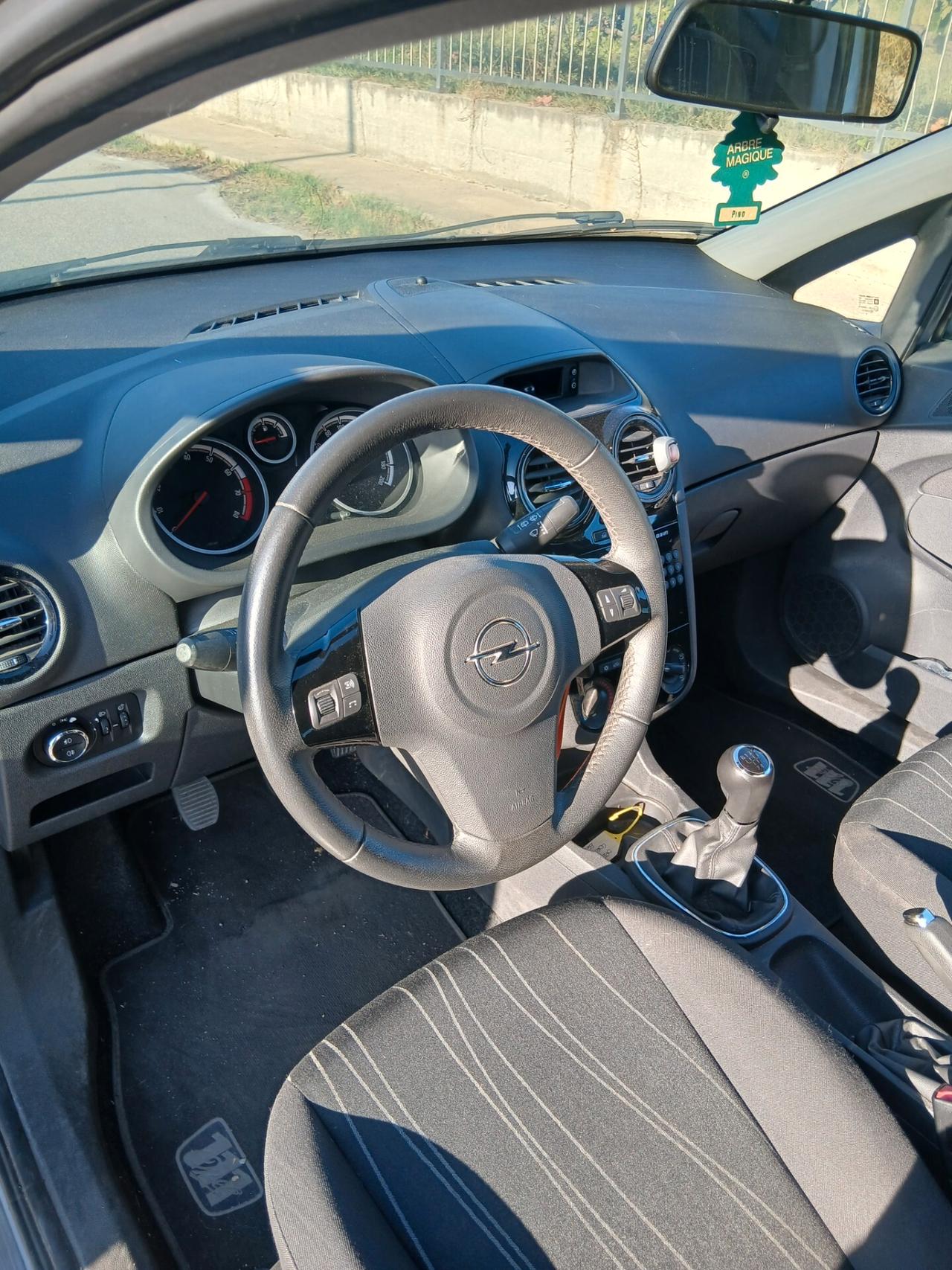 Opel Corsa 1.2 benzina 85 cv
