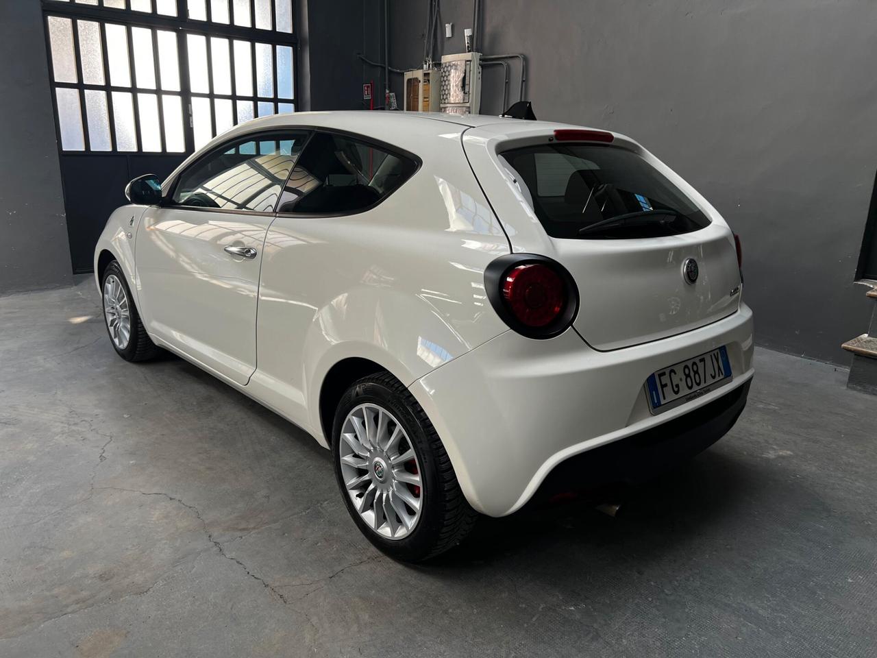 Alfa Romeo MiTo 2017 1.4 Distinctive 78cv E6