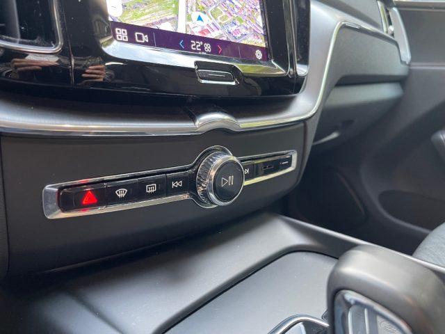 VOLVO XC60 2.0 B4 AWD AUTOMATICA CERCHI DA 19" FARI FULL LED