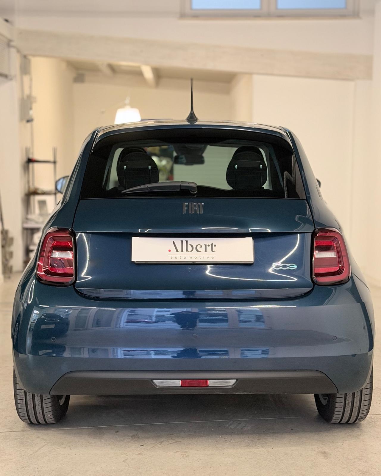 Fiat 500 500e Berlina 42 kWh La Prima