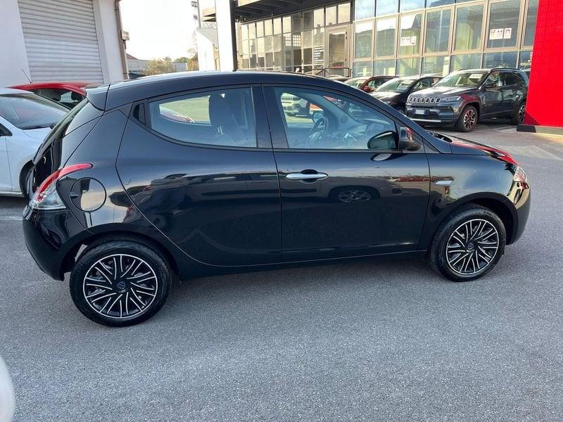 Lancia Ypsilon 1.0 FireFly 70cv Hybrid Silver Plus