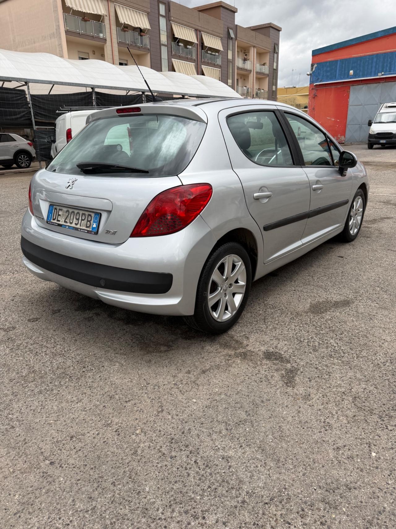 Peugeot 207 1.4 HDi 70CV 5p. XT