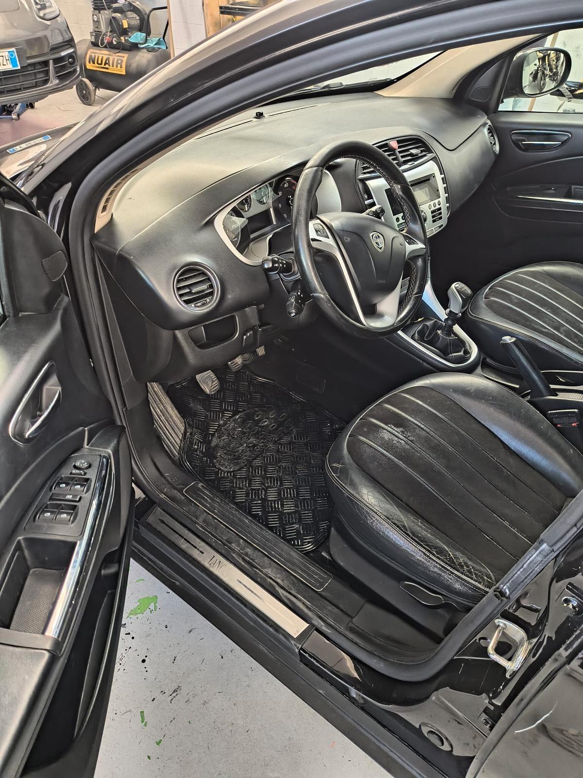 Lancia Delta 1.6 MJT DPF Silver