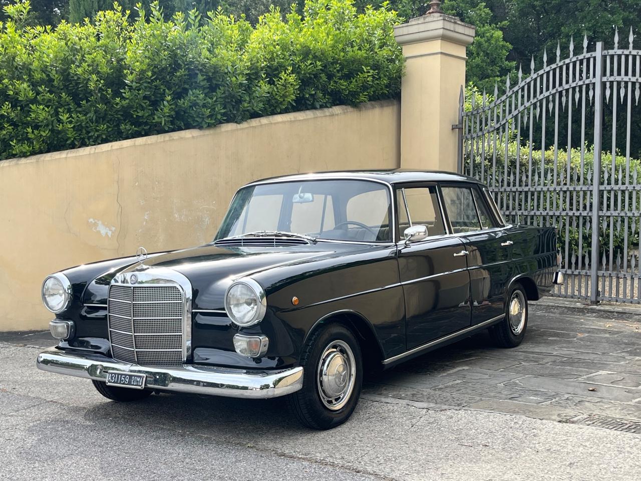 Mercedes benz 230 W110 Codine 6 cilindri