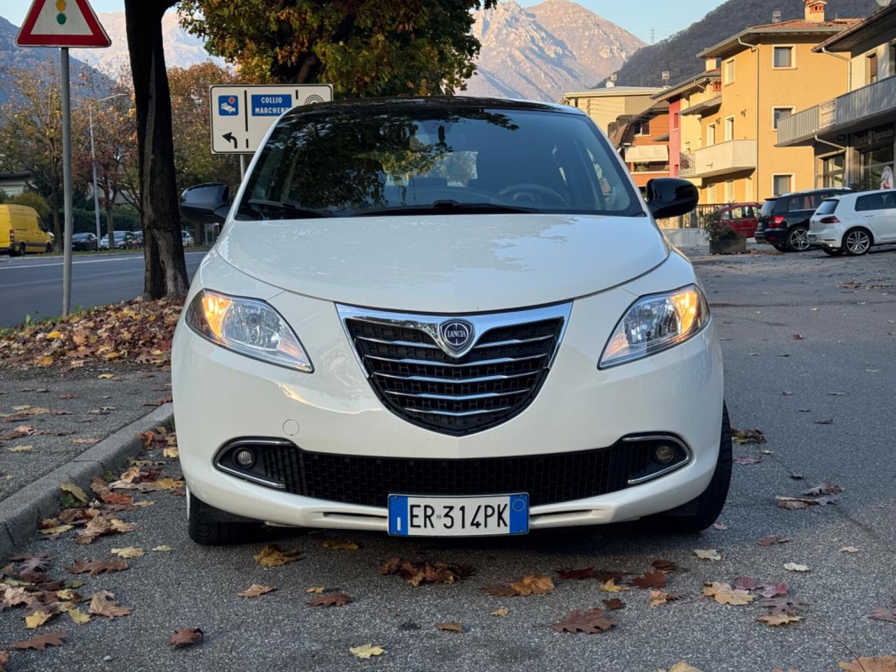 Lancia Ypsilon 1.2 5 porte GPL - EDIZIONE LIMITATA: TETTO PANORAMICO - OK NEOPATENTATI