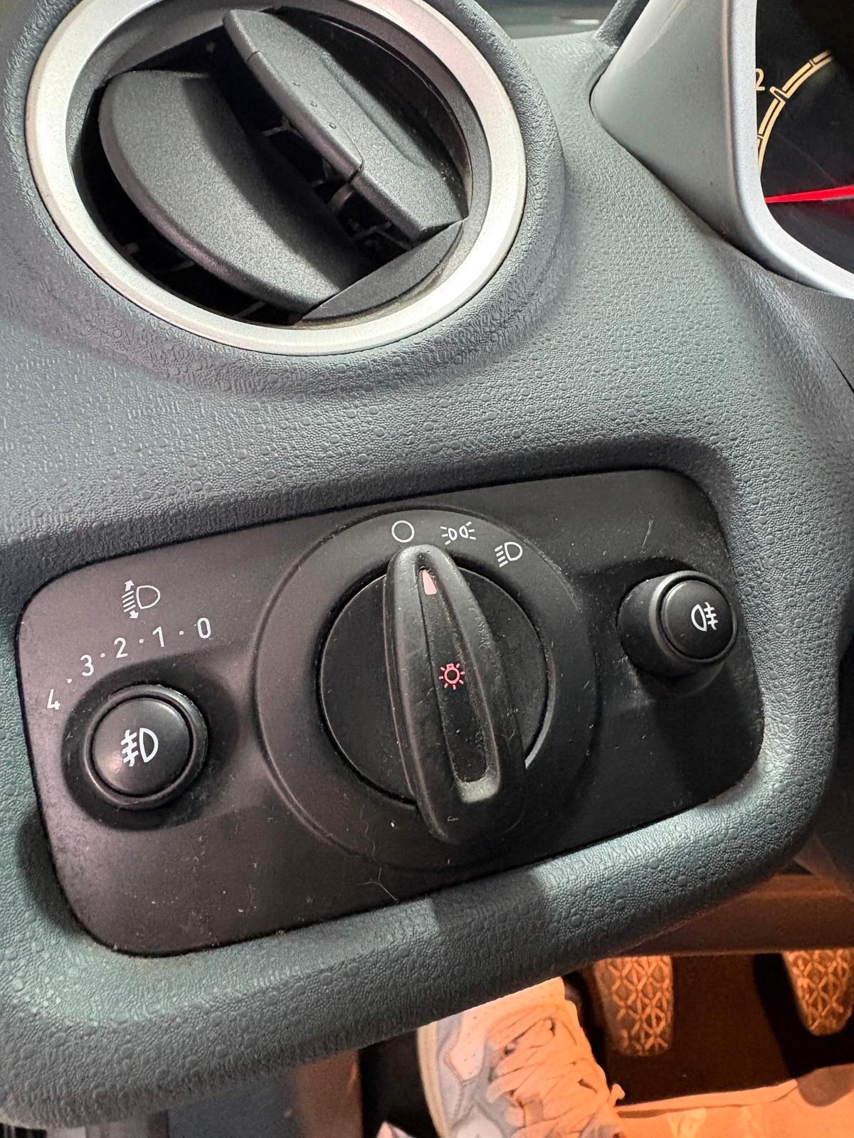 FORD FIESTA TITANIUM 1.4 5P. BENZINA/GPL