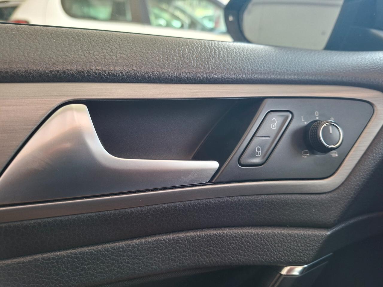 Volkswagen Golf 5P. 1.6 TDI / DA NEOPATENTATI / EURO 5B