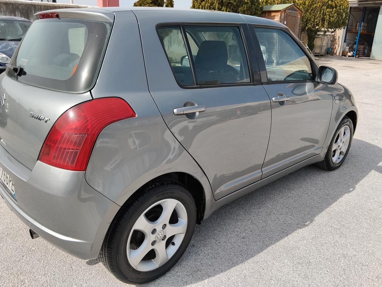 Suzuki Swift 1.3 DDiS 5p. GLX