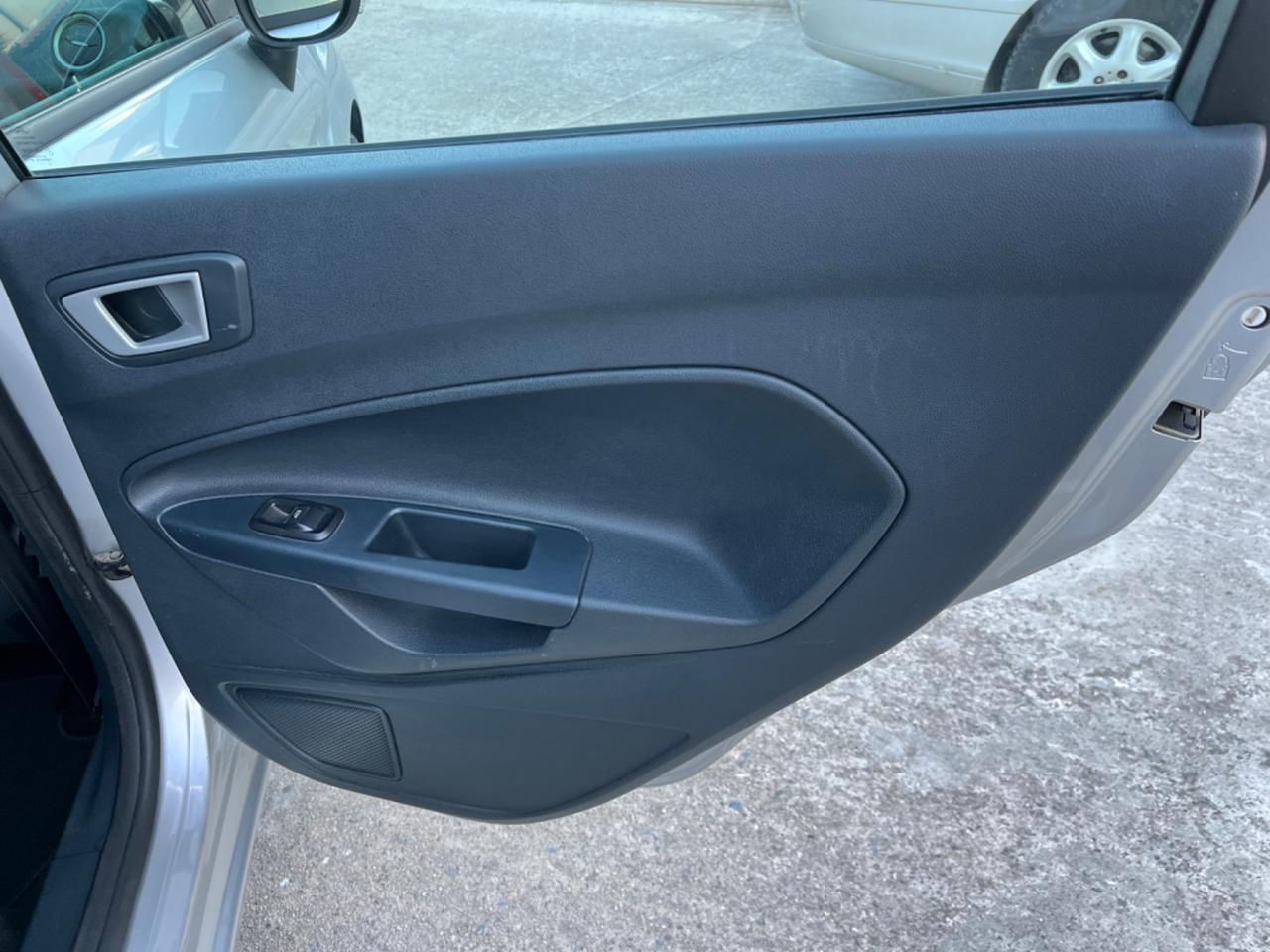 Ford Fiesta 1.4 TDCi 70CV 5 porte Titanium
