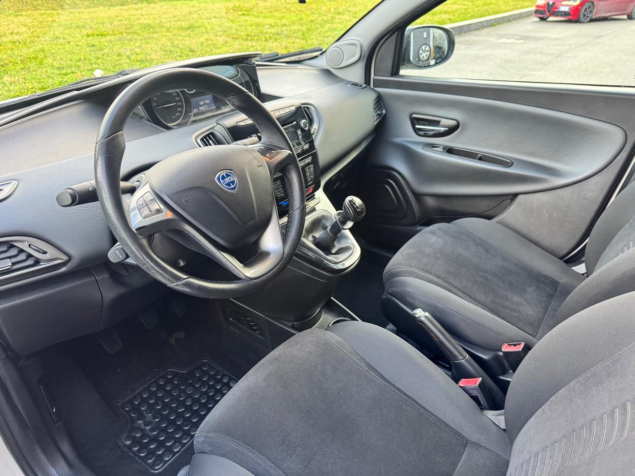 Lancia Ypsilon Neopatentati