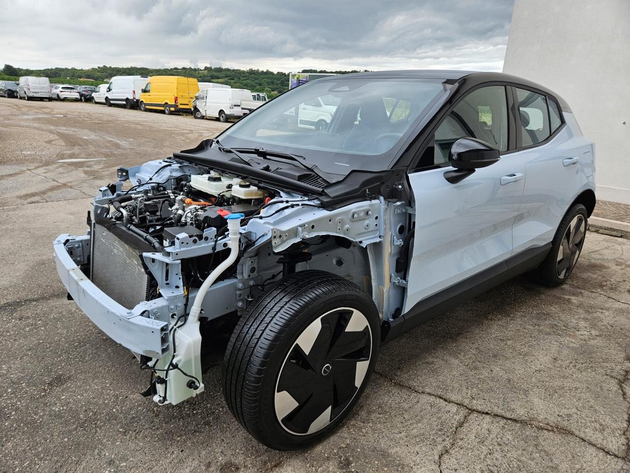 Volvo EX30 single motor Extended Range Plus rwd INCIDENTATA