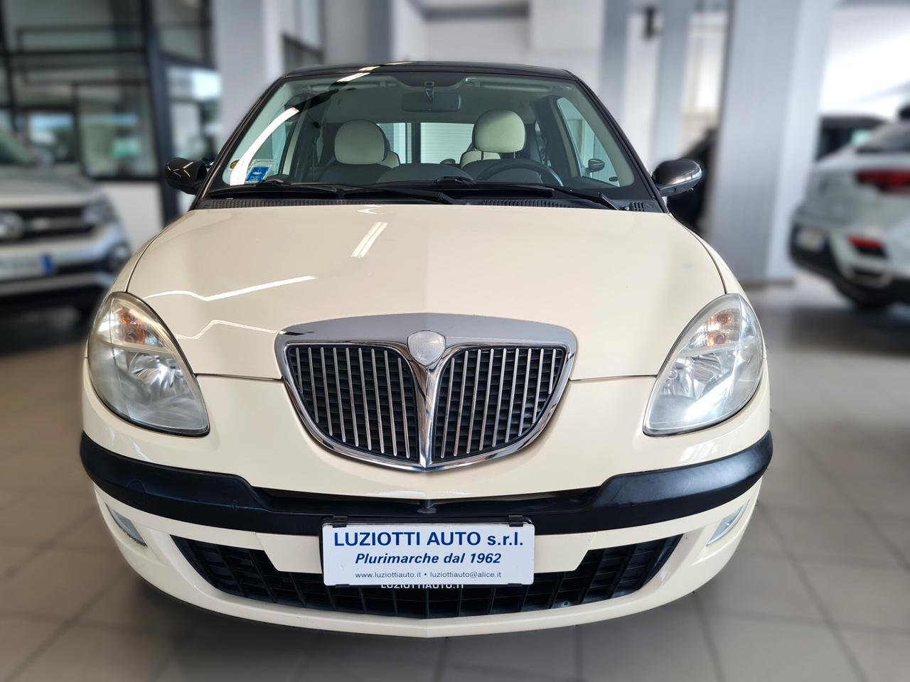 Lancia Ypsilon 1.2 Oro