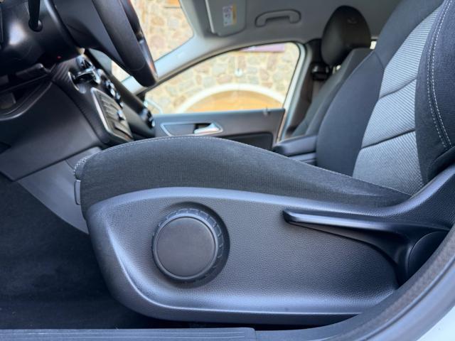 MERCEDES-BENZ GLA 180 PACK NIGHT+NAVI+FULL LED+R.CAM+PORT.ELETTRICO