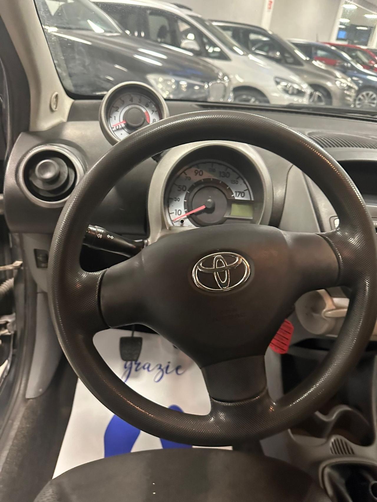 Toyota Aygo 1.0 12V VVT-i 5 porte Sol 68Cv