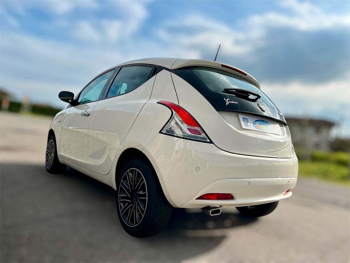 Lancia Ypsilon 1.0 FireFly 5 porte S&S Hybryd Gold X NEOPATENTATI / UNICO PROPRIETARIO