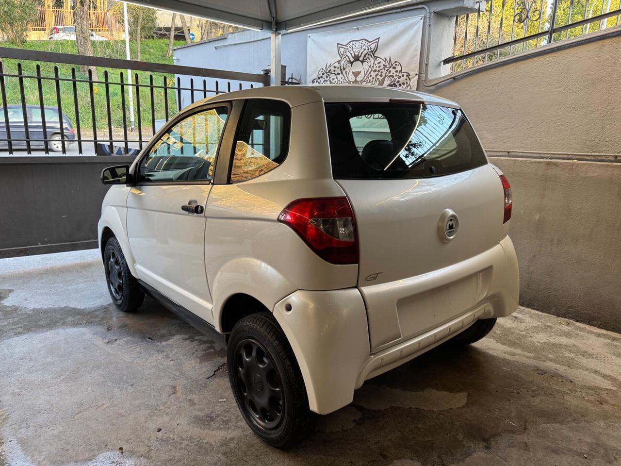 Aixam Bianco Perla Trasporto e Permute