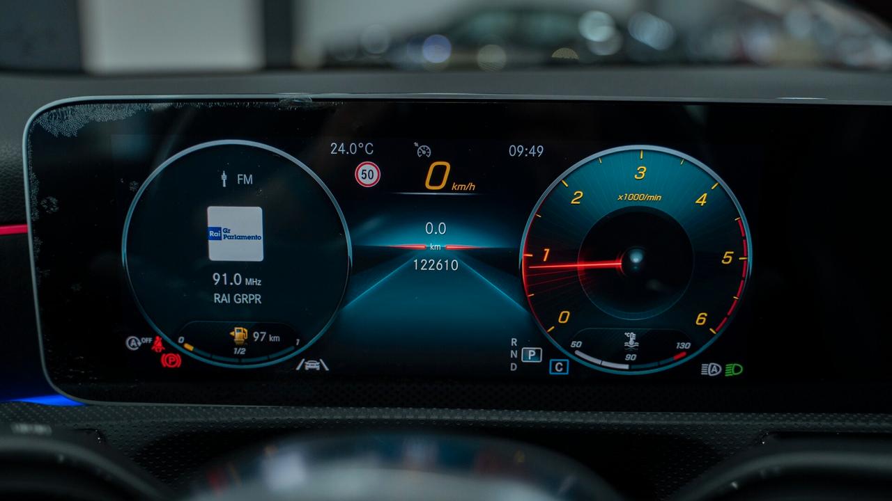 Mercedes-benz A 180 D PREMIUM PLUS AMG 19" TETTO PACK LUCI MULTIBEAM FULL OPTIONAL