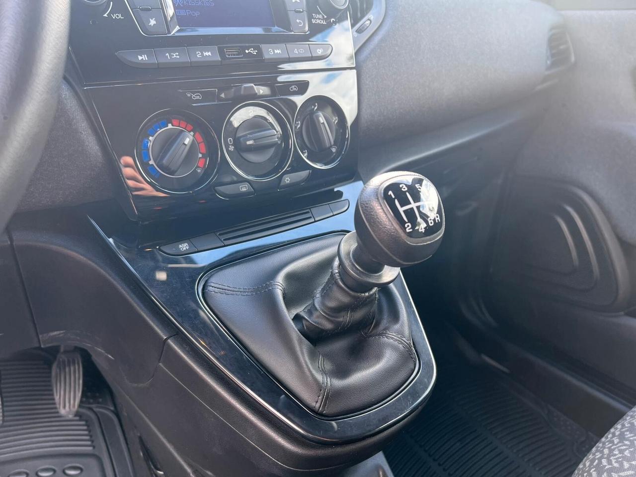 Lancia Ypsilon 1.0 FireFly 5 porte S&S Hybrid Alberta Ferretti