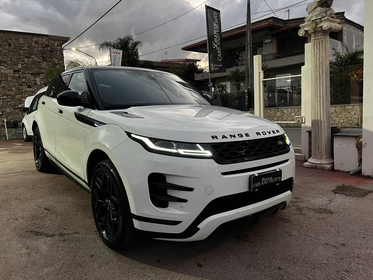 Land Rover Range Evoque 2.0D 150-R-Dynamic-2019-FULL