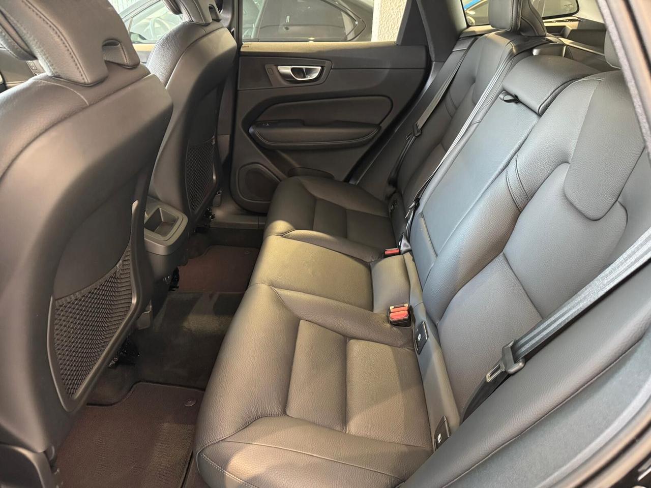 Volvo XC 60 XC60 B4 (d) AWD automatico Plus Dark