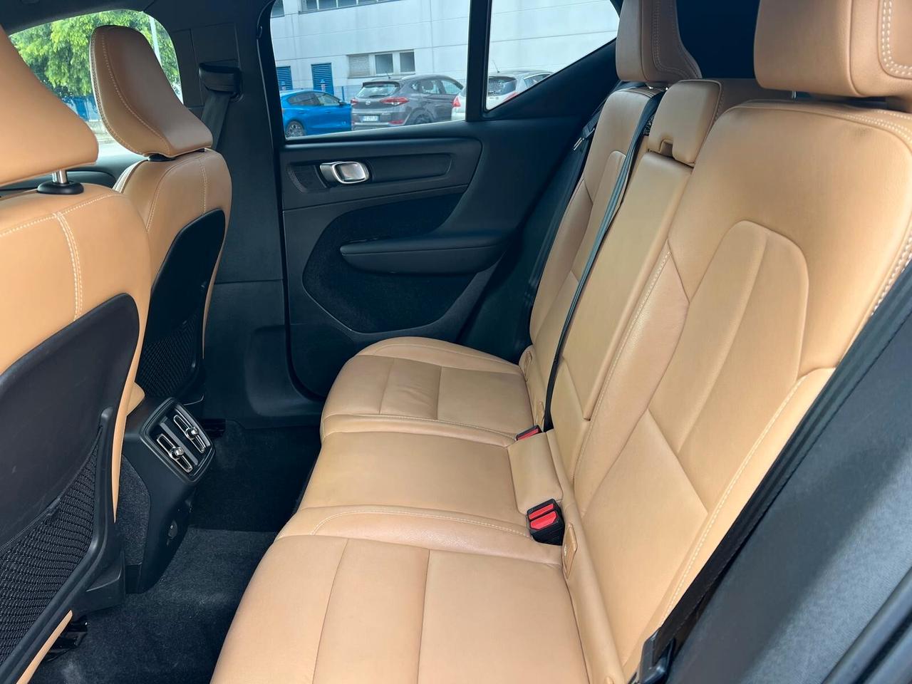 Volvo XC40 D3 Inscription * AUTOCARRO N1