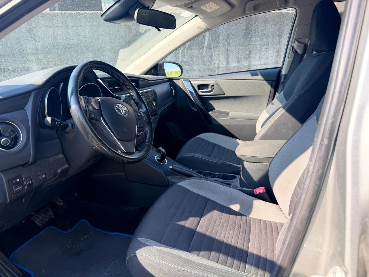 Toyota Auris Touring Sports 1.8 Hybrid Lounge