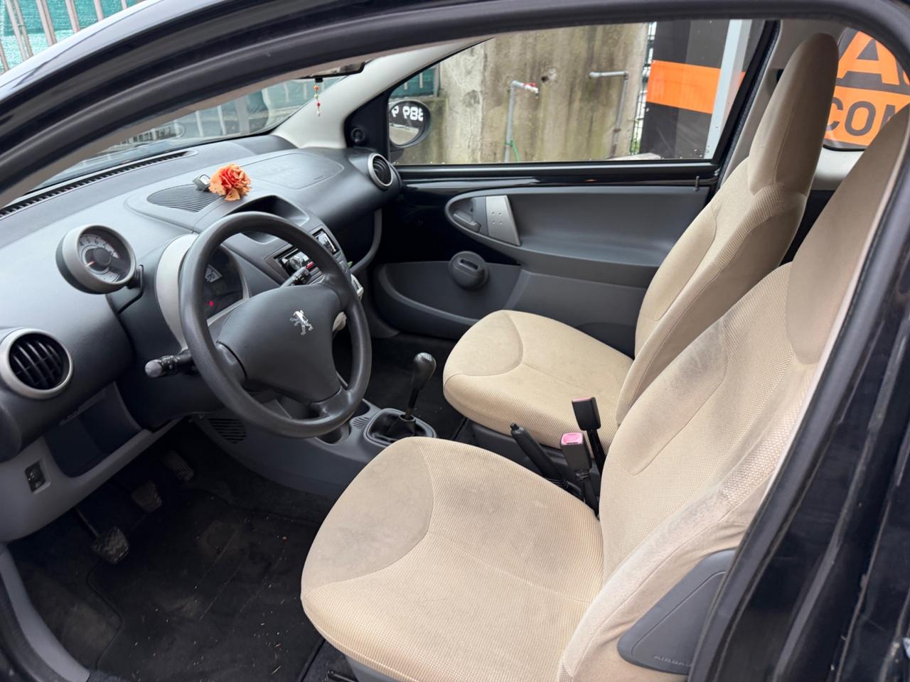 Peugeot 107 1.0 benzina euro4 68CV neopatentati