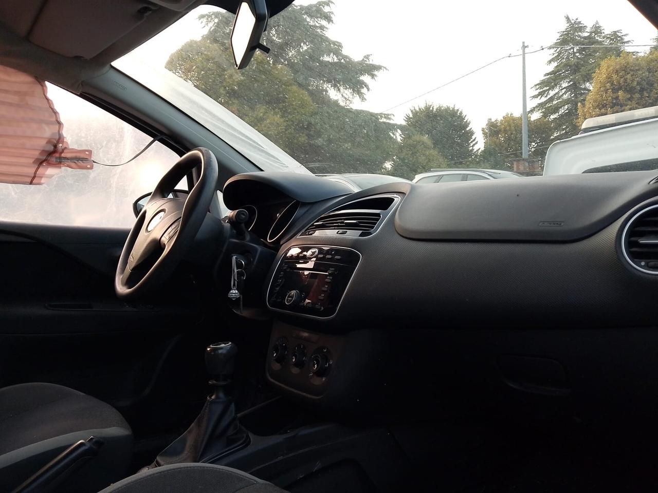 Fiat Punto Evo 1.4 metano incidentata