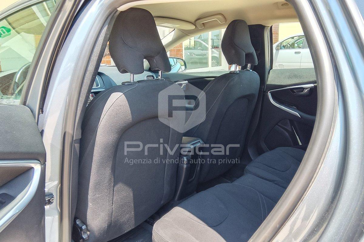 VOLVO V40 D2 R-design Momentum
