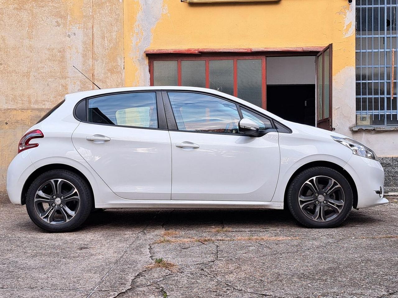 Peugeot 208 PureTech 82 5 porte Allure LEGGERE DESCRIZIONE