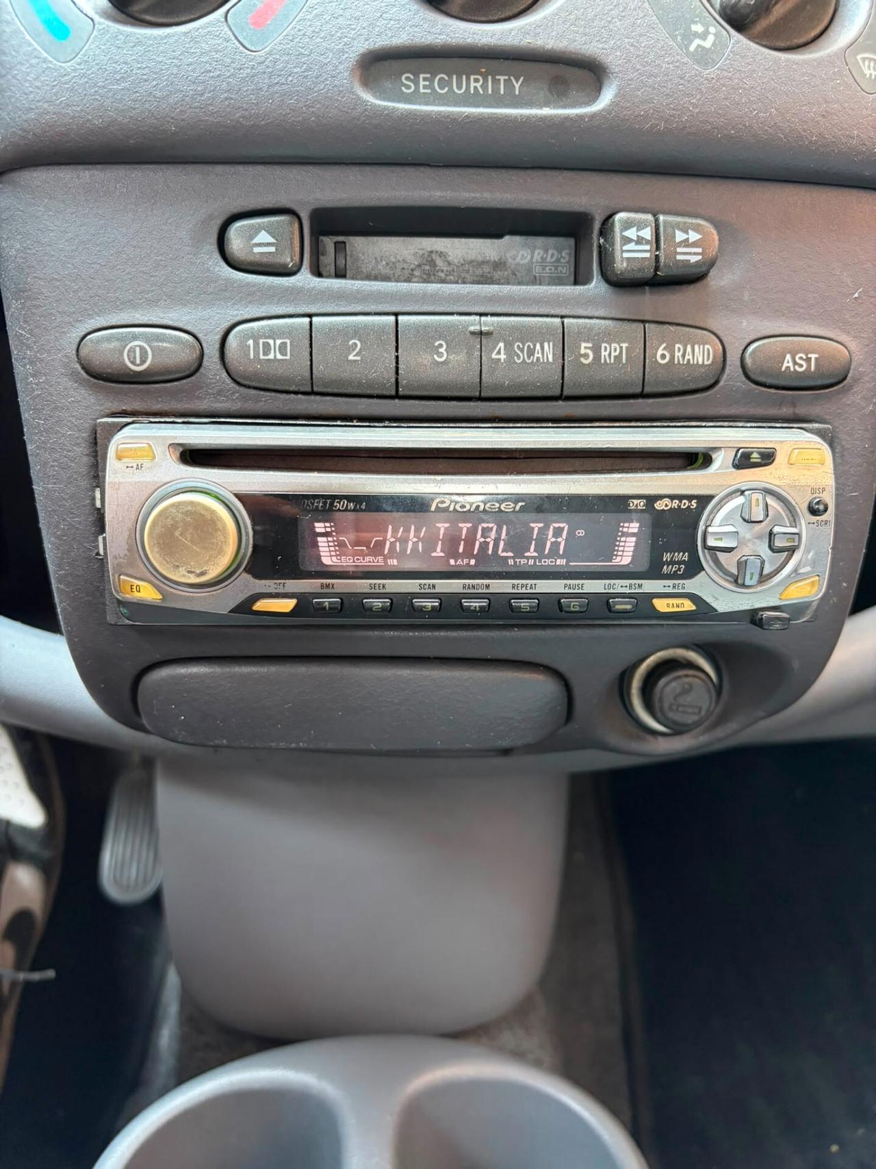 Toyota Yaris 1.0i 16V cat 5 porte Sol