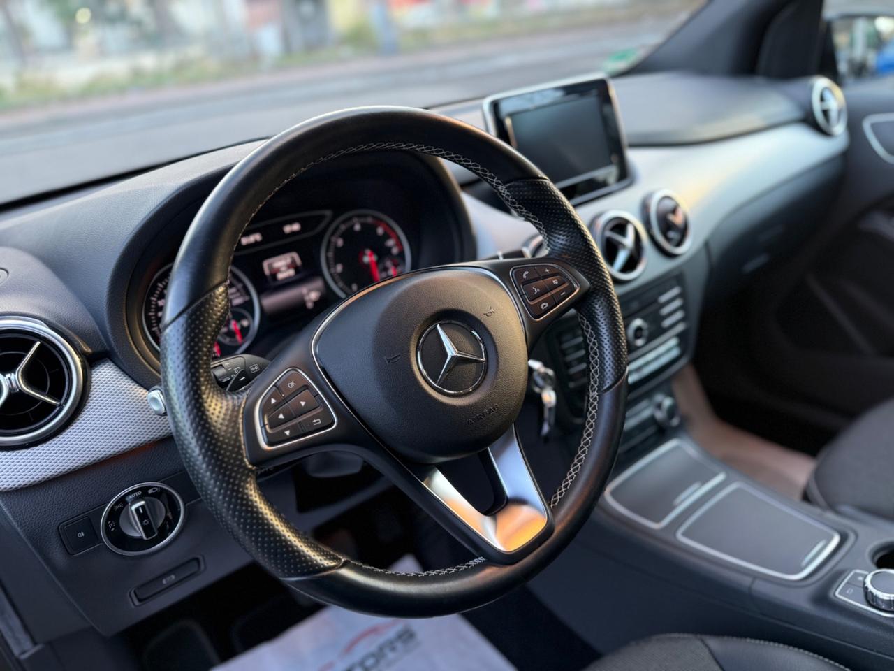 Mercedes classe B180 cdi autom SOLO 56.000KM - 2015