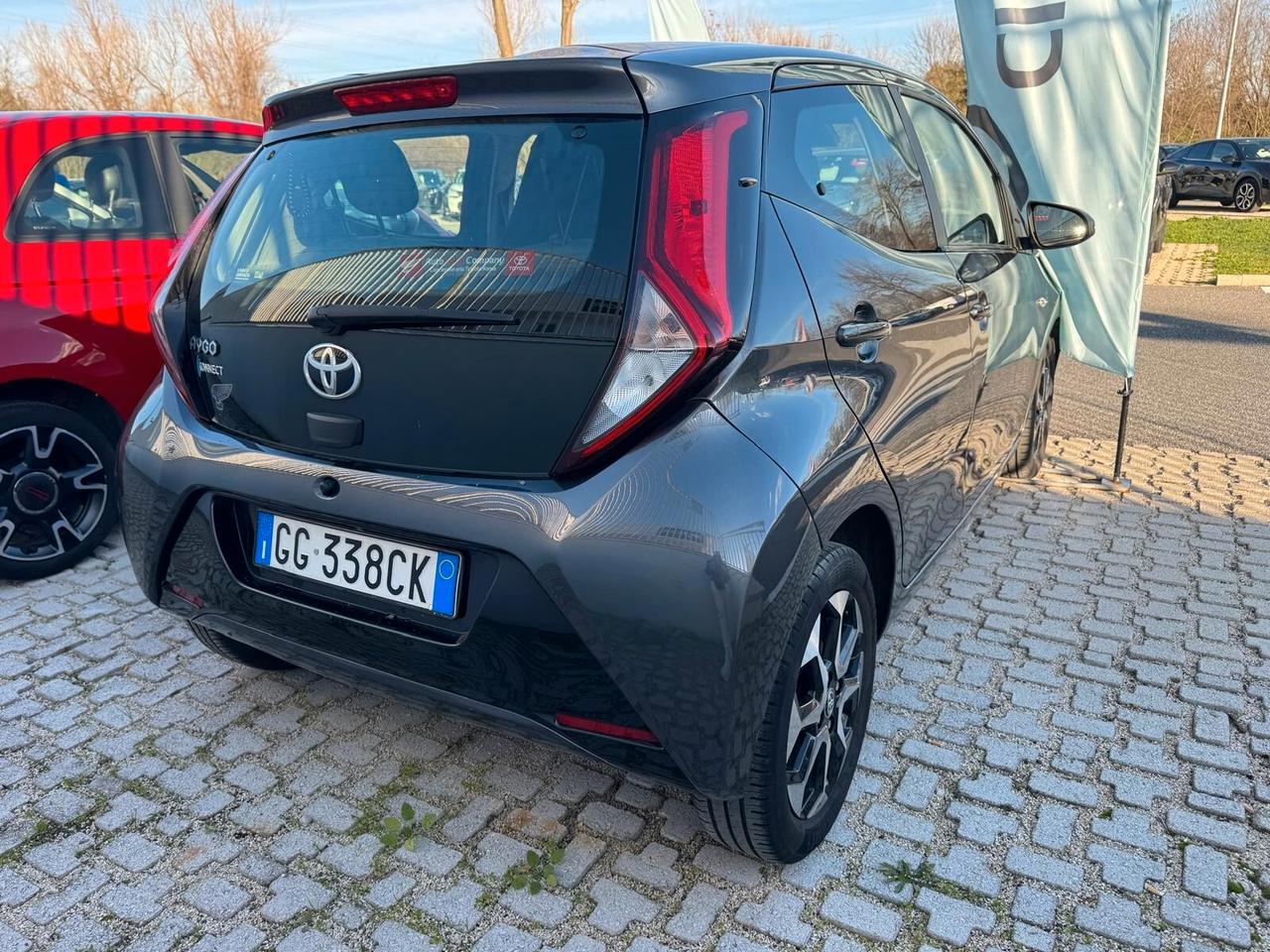 Toyota Aygo Connect 1.0 VVT-i 72 CV 5 porte x-fun