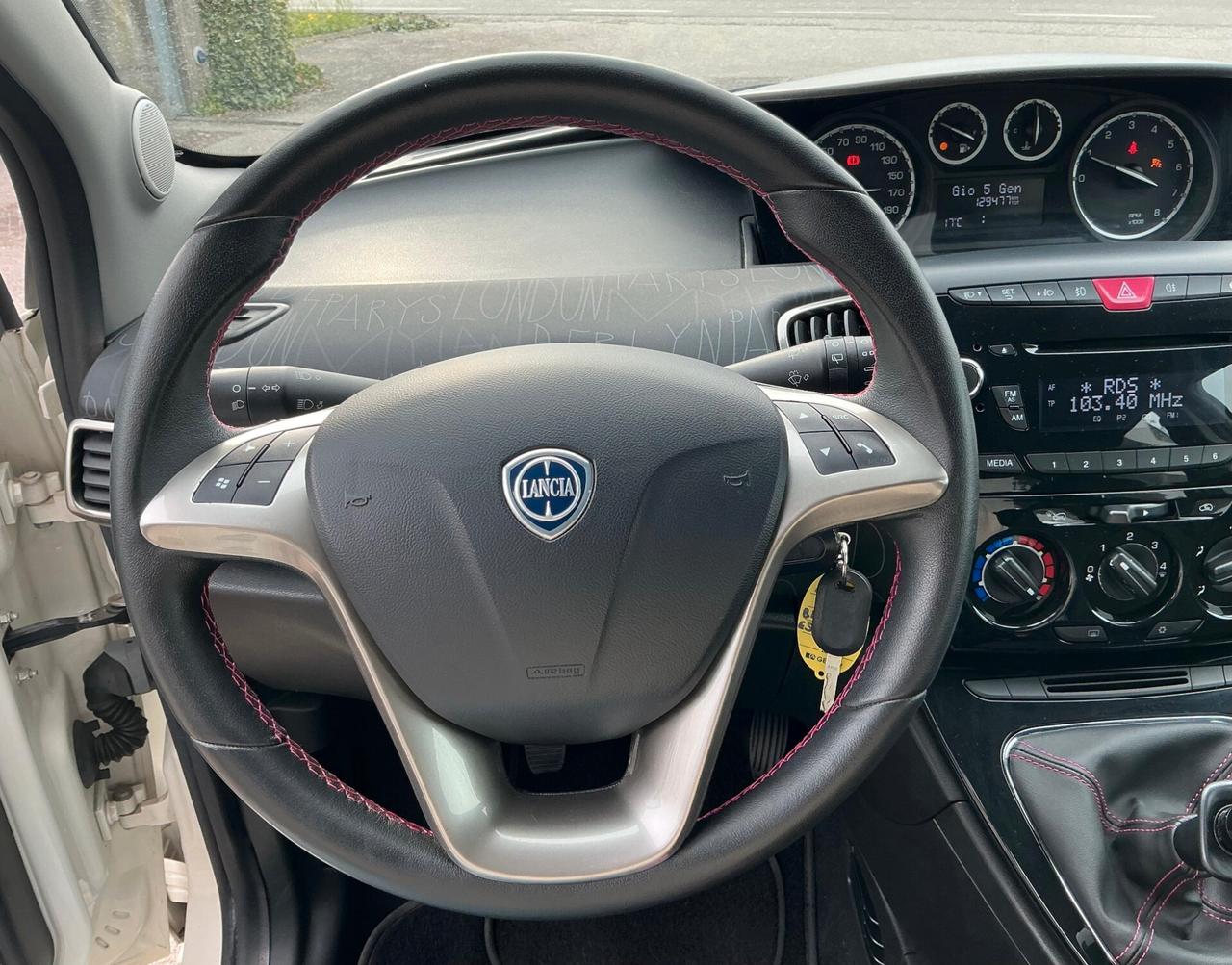 Lancia Ypsilon 1.2 benzina Neopatentati