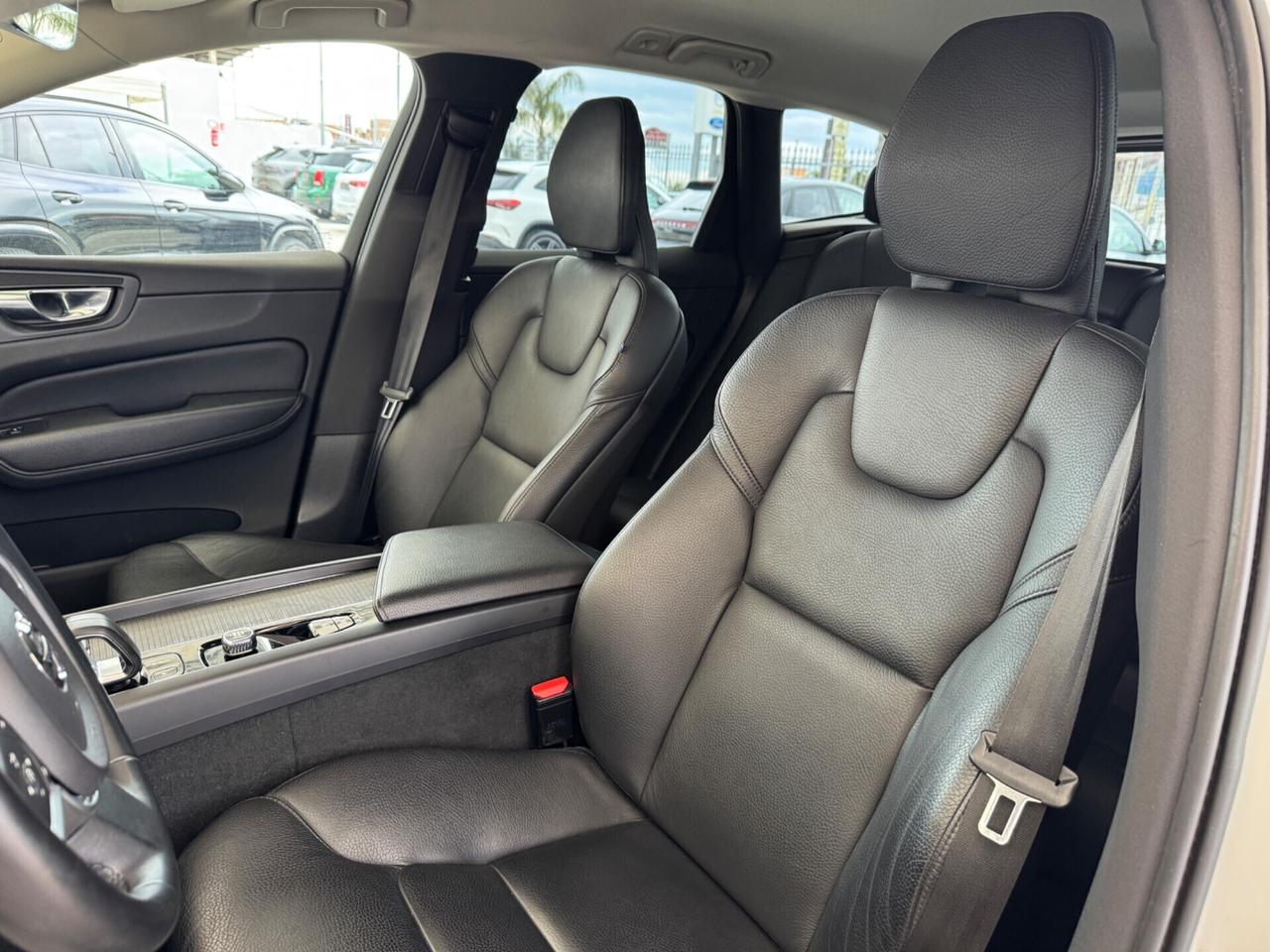 VOLVO XC60 B4 AWD MILD HYBRID MOMENTUM - 2021