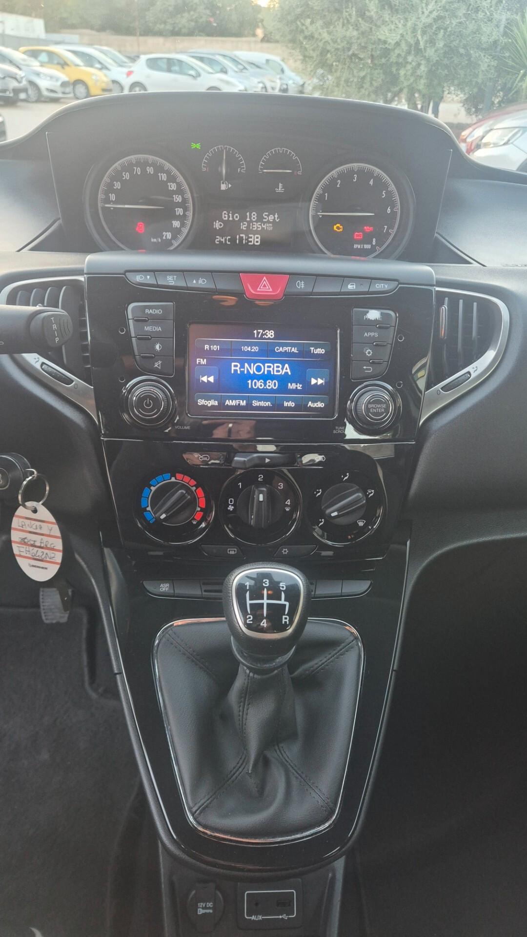 Lancia Ypsilon 1.2 69 CV 5 porte Silver