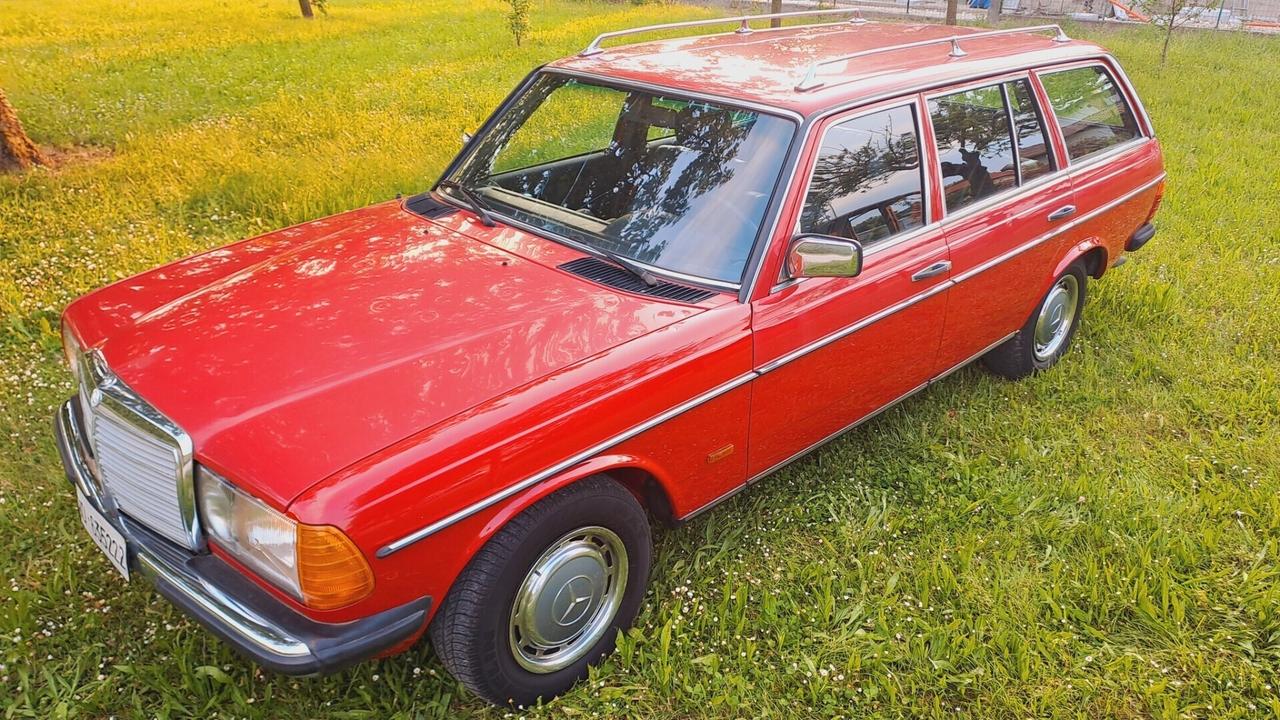 Mercedes-benz 240 TD 5 marce e clima da lieve restauro