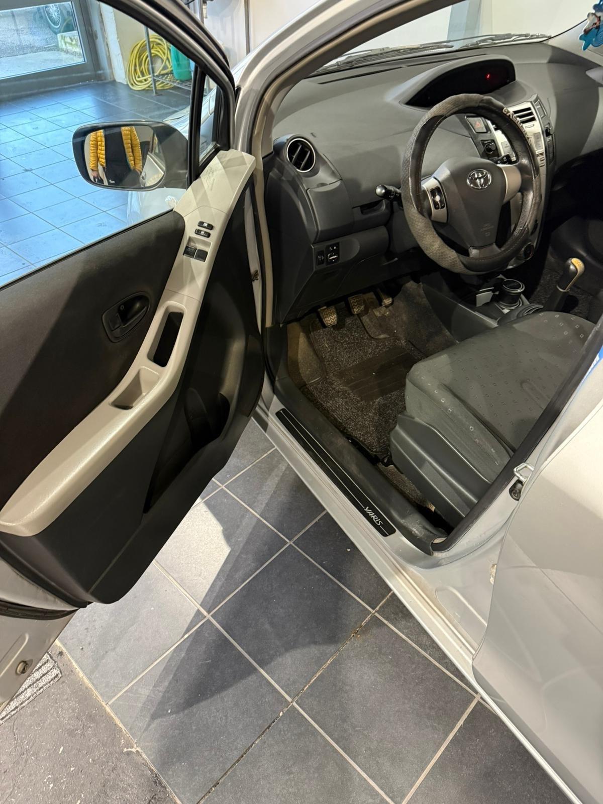 Toyota Yaris NEOPATENTATI