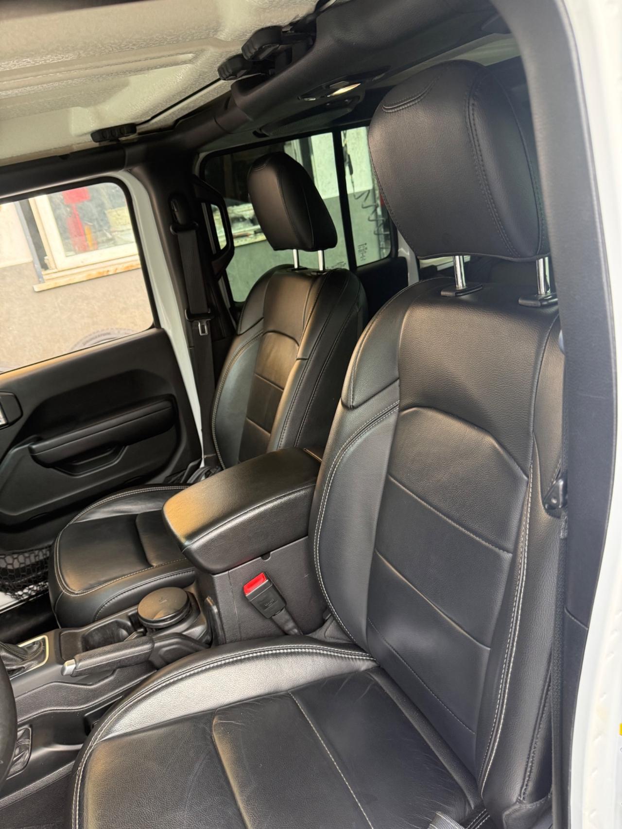 Jeep Wrangler Unlimited 2.2 Mjt II Sahara 5 PORTE