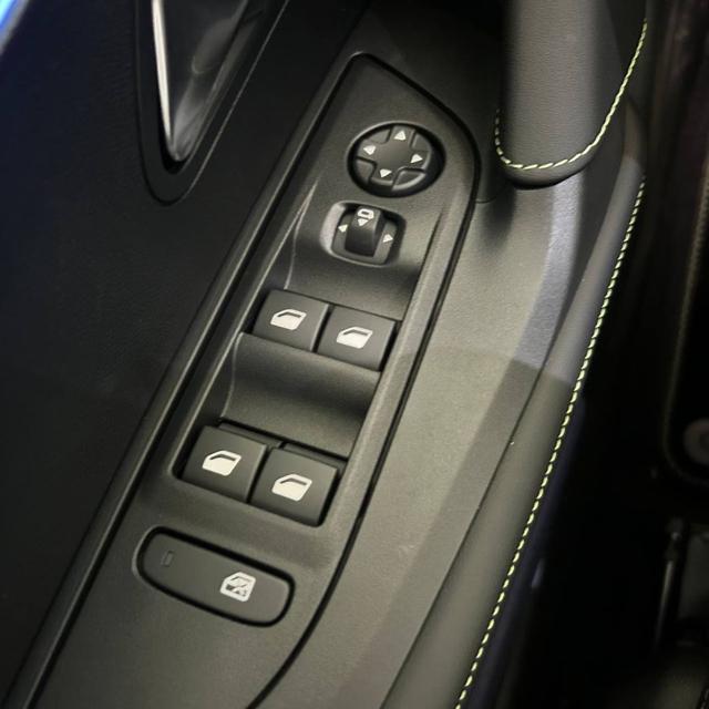 PEUGEOT 2008 Hybrid 145 e-DCS6 GT