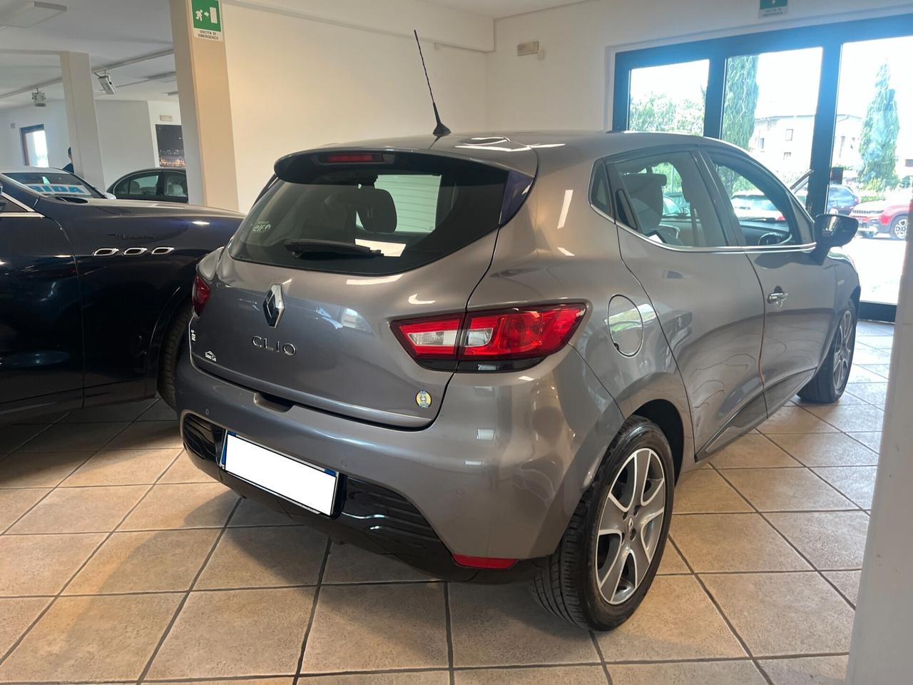Renault Clio 1.2 75CV 5 porte costume national