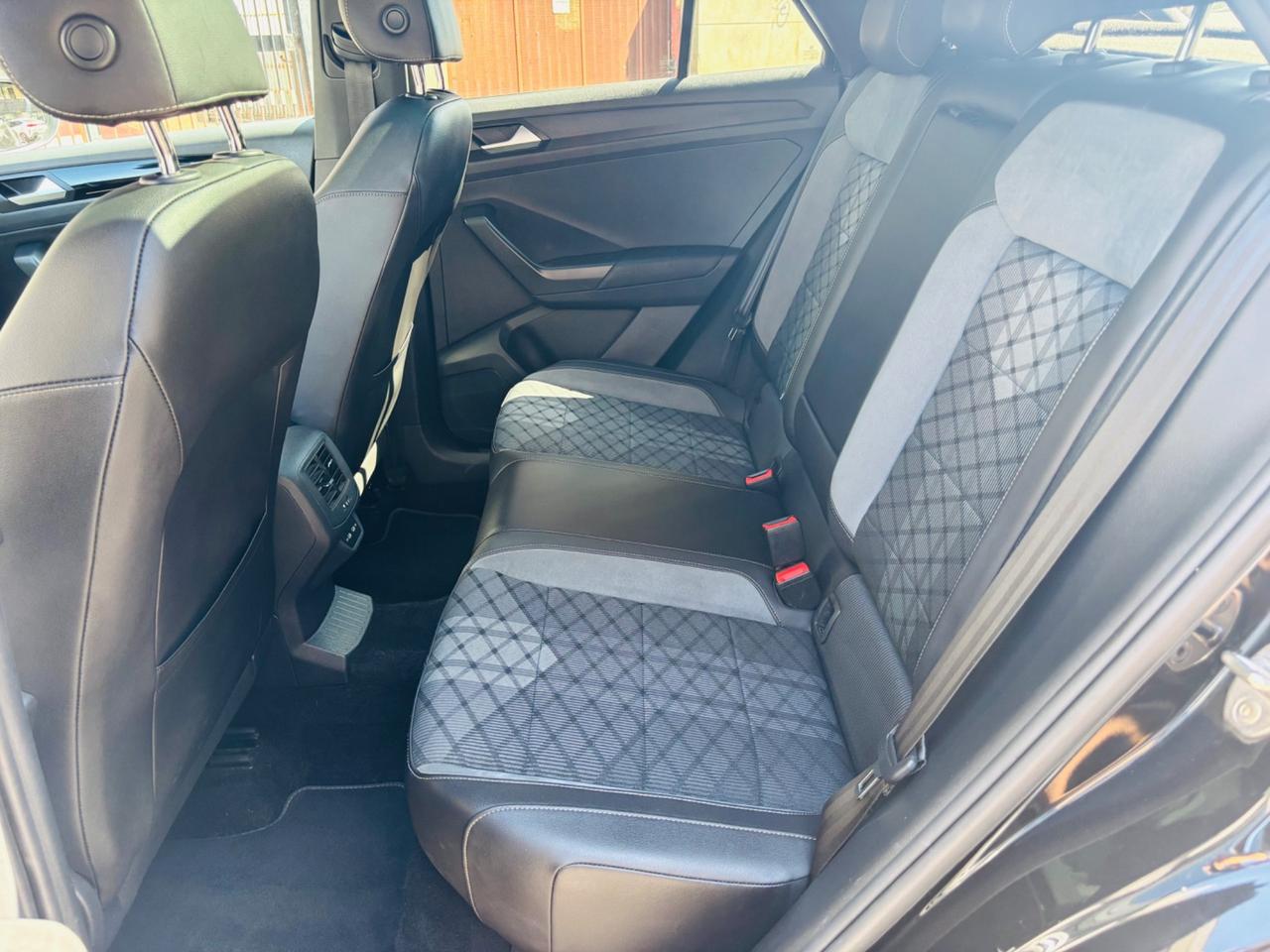 Volkswagen T-Roc 1.5 TSI ACT DSG R-Line