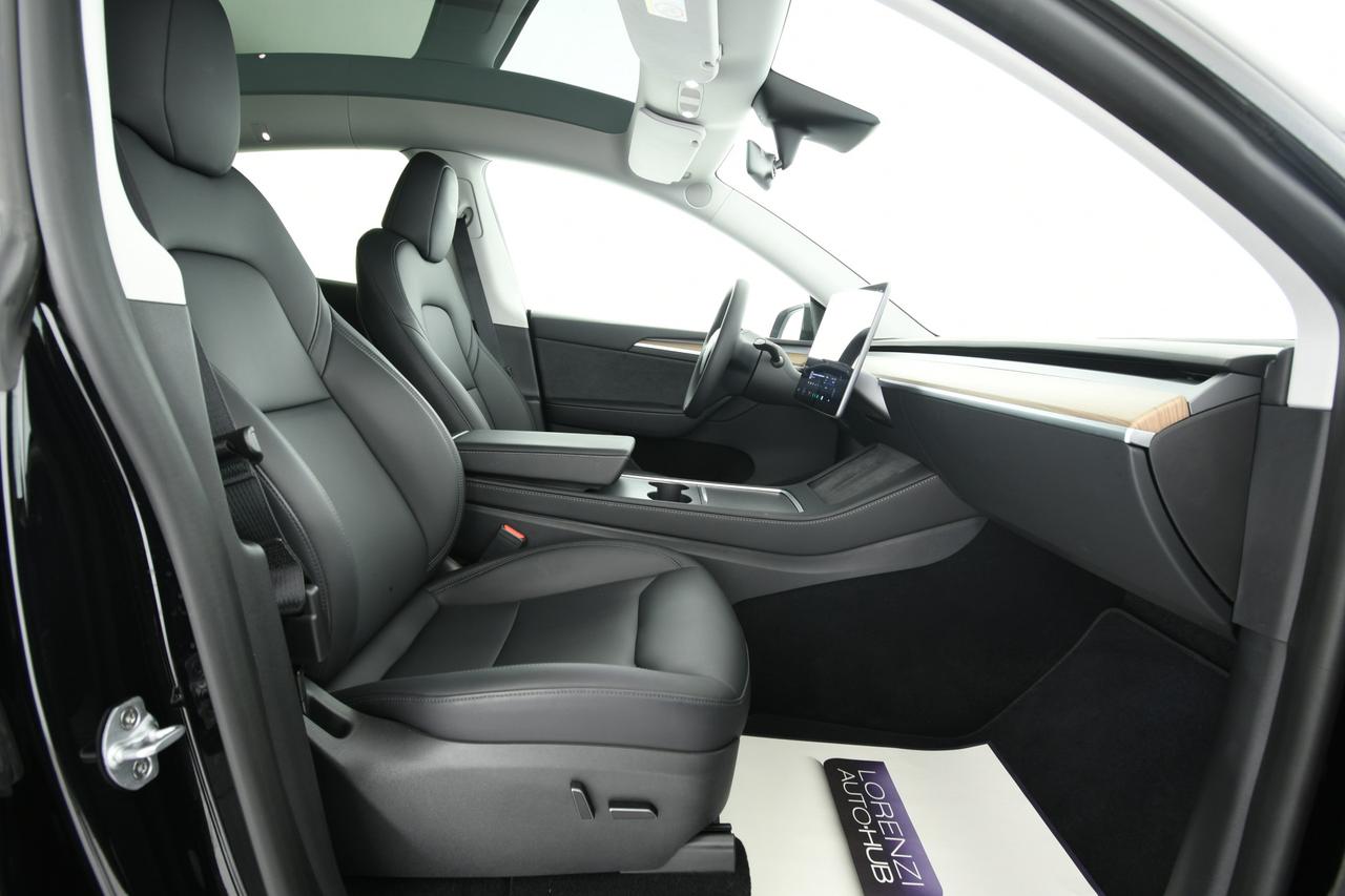 TESLA Model Y Long Range Dual Motor awd + AUTOPYLOT MAX