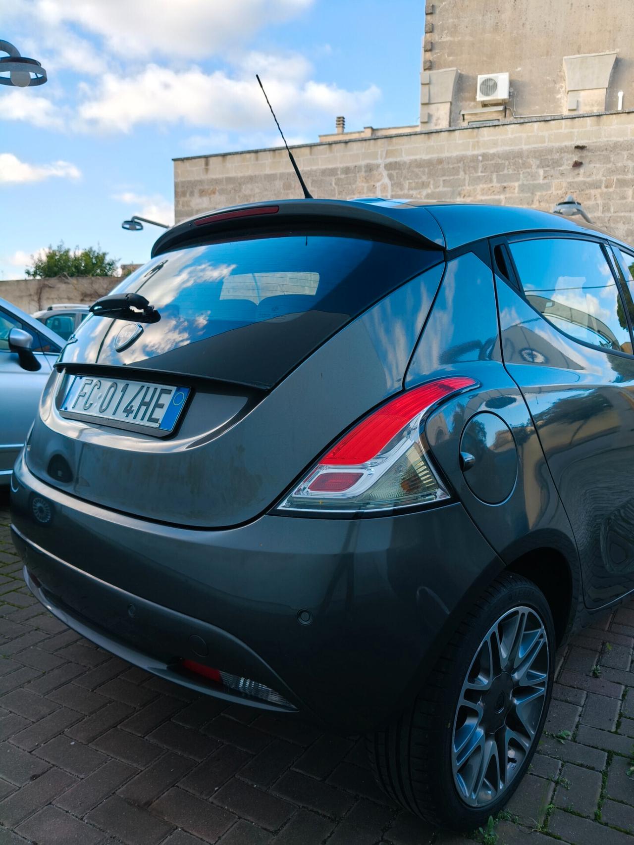 Lancia Ypsilon 1.2 69 CV 5 porte GPL Ecochic Elle