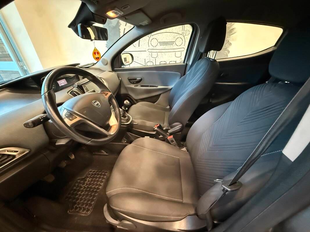 Lancia Ypsilon III 1.0 firefly hybrid Gold s&s 70cv 5p.ti